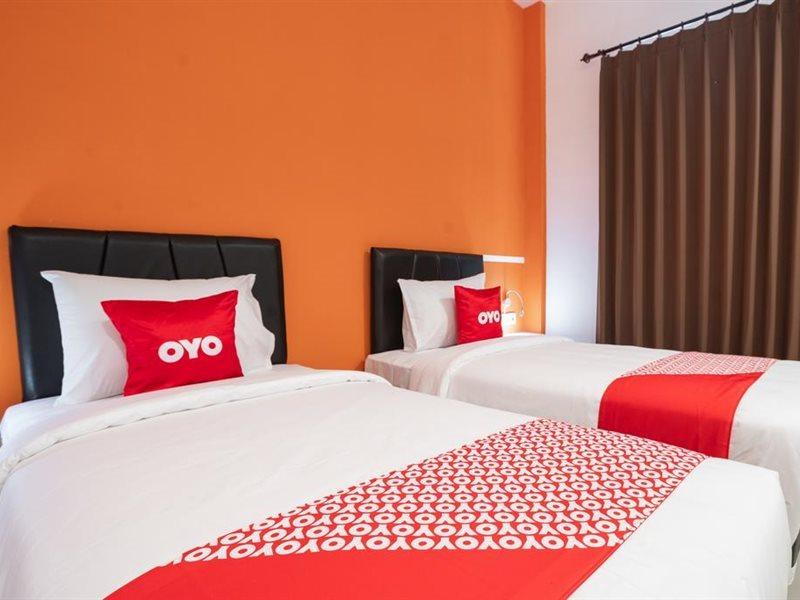 Oyo Flagship 1575 Urban 18 Hotel Сурабая Екстериор снимка