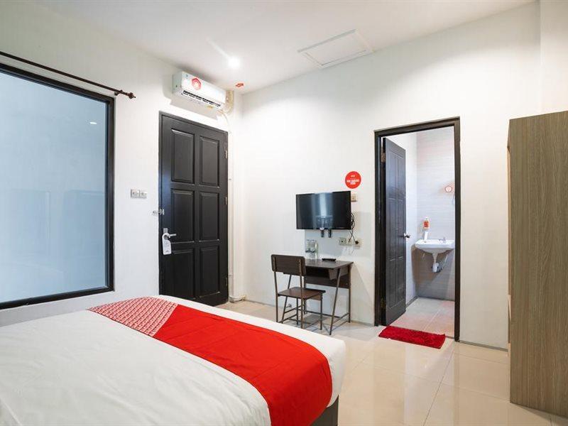 Oyo Flagship 1575 Urban 18 Hotel Сурабая Екстериор снимка