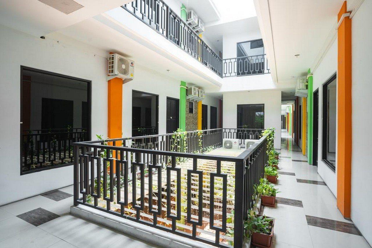 Oyo Flagship 1575 Urban 18 Hotel Сурабая Екстериор снимка