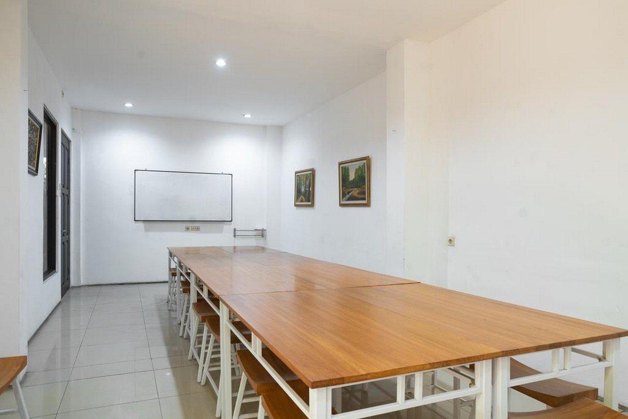 Oyo Flagship 1575 Urban 18 Hotel Сурабая Екстериор снимка