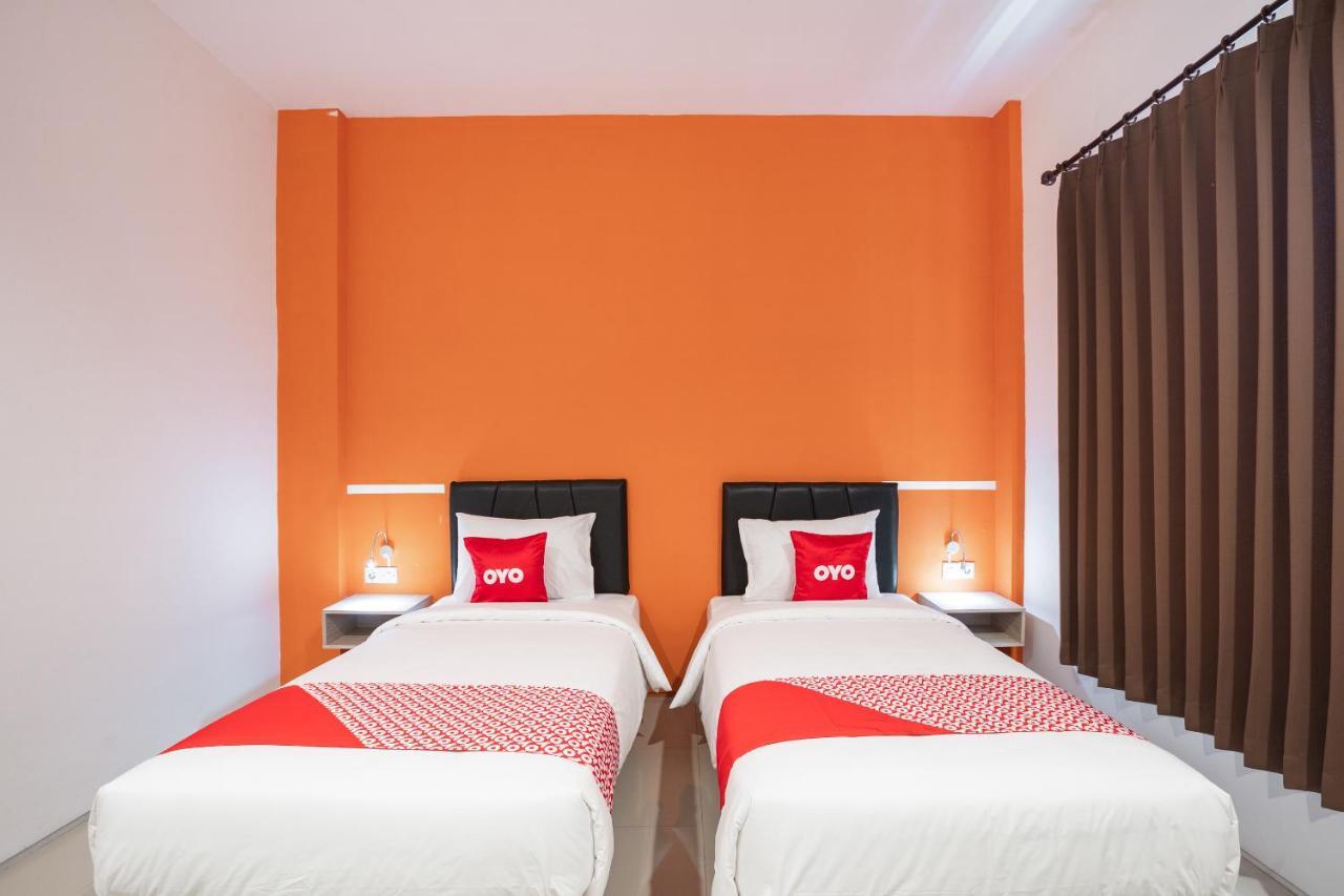Oyo Flagship 1575 Urban 18 Hotel Сурабая Екстериор снимка