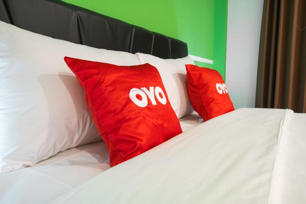 Oyo Flagship 1575 Urban 18 Hotel Сурабая Екстериор снимка