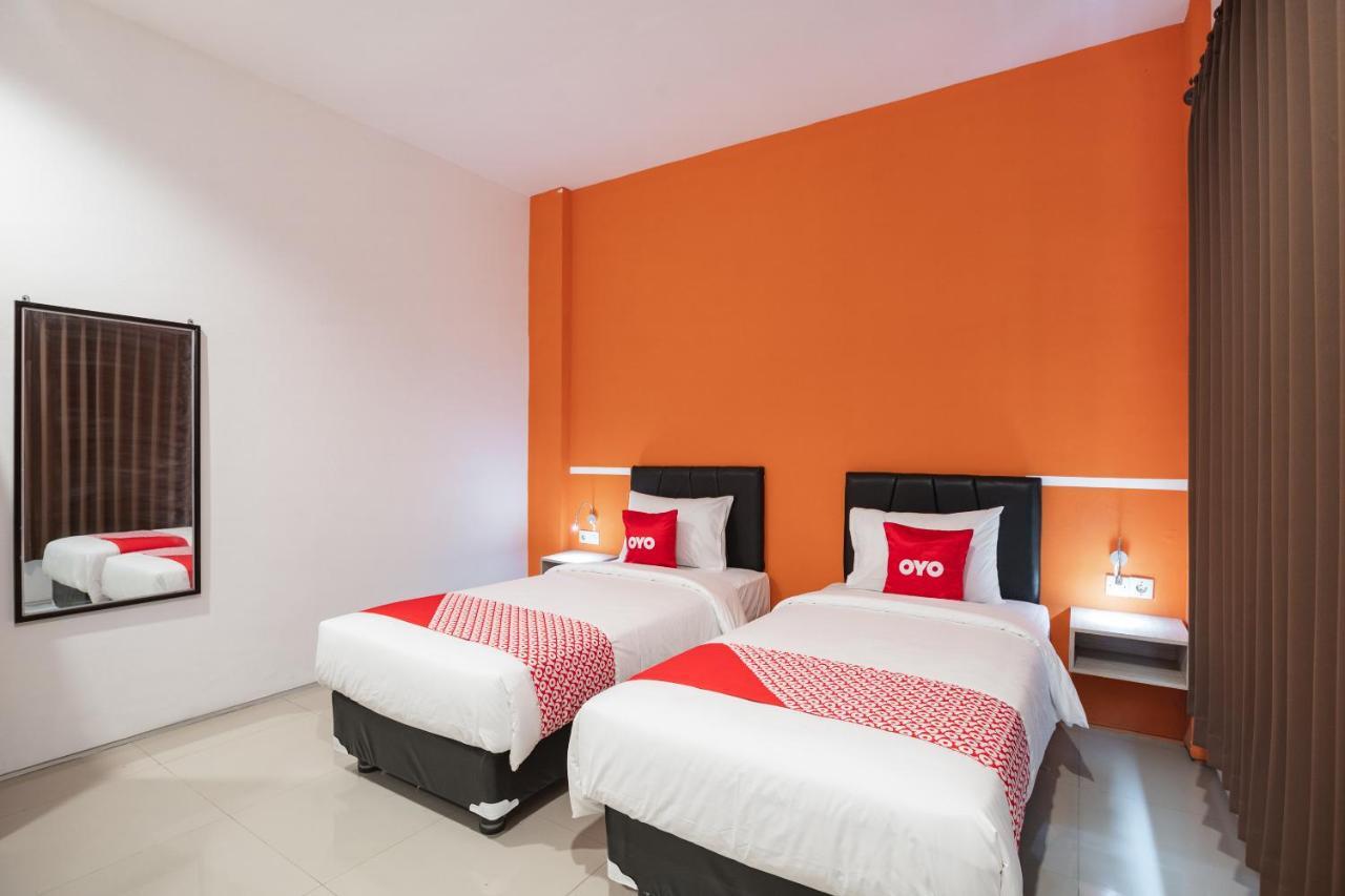 Oyo Flagship 1575 Urban 18 Hotel Сурабая Екстериор снимка