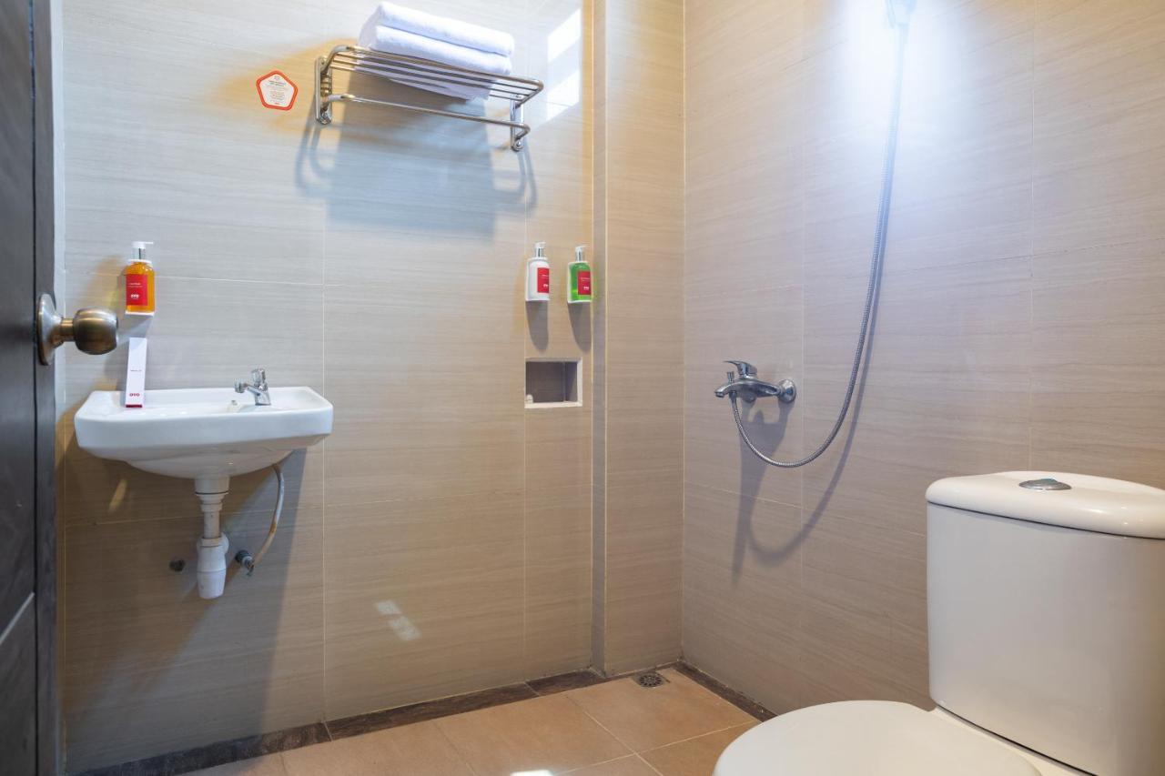 Oyo Flagship 1575 Urban 18 Hotel Сурабая Екстериор снимка
