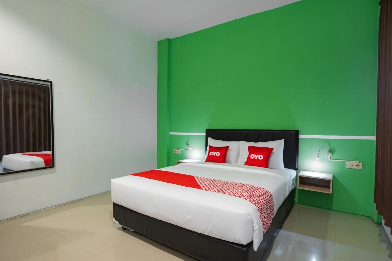 Oyo Flagship 1575 Urban 18 Hotel Сурабая Екстериор снимка