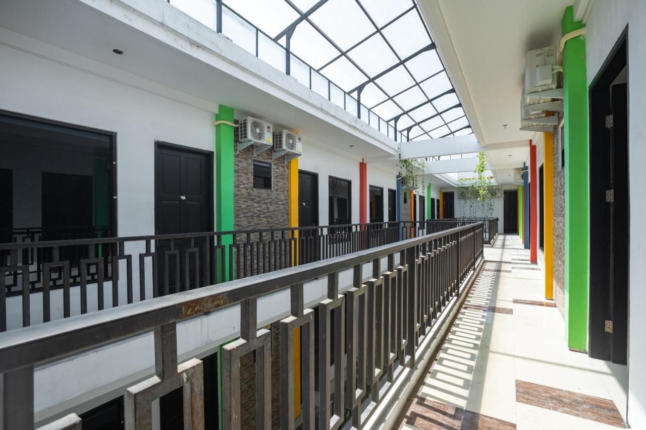 Oyo Flagship 1575 Urban 18 Hotel Сурабая Екстериор снимка