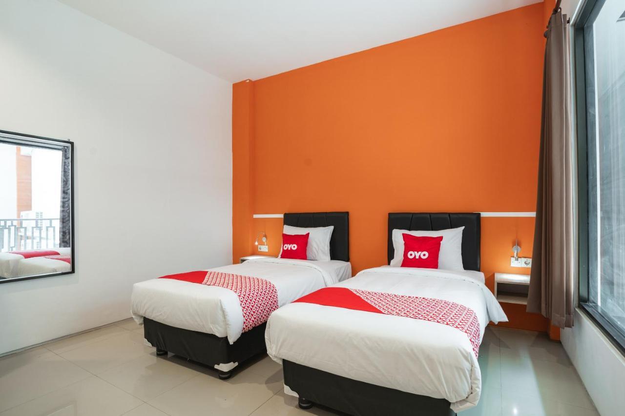 Oyo Flagship 1575 Urban 18 Hotel Сурабая Екстериор снимка