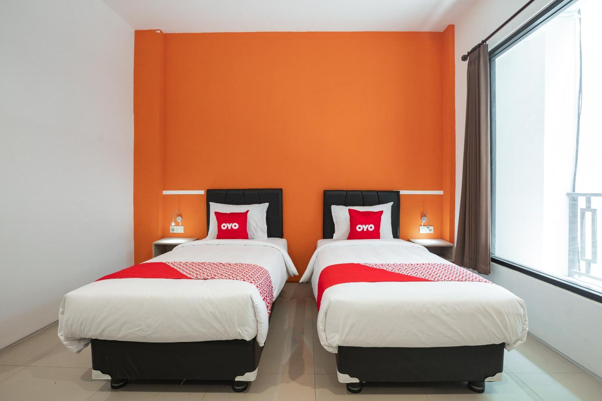 Oyo Flagship 1575 Urban 18 Hotel Сурабая Екстериор снимка