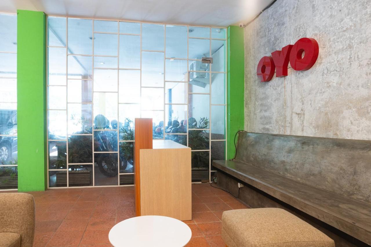 Oyo Flagship 1575 Urban 18 Hotel Сурабая Екстериор снимка