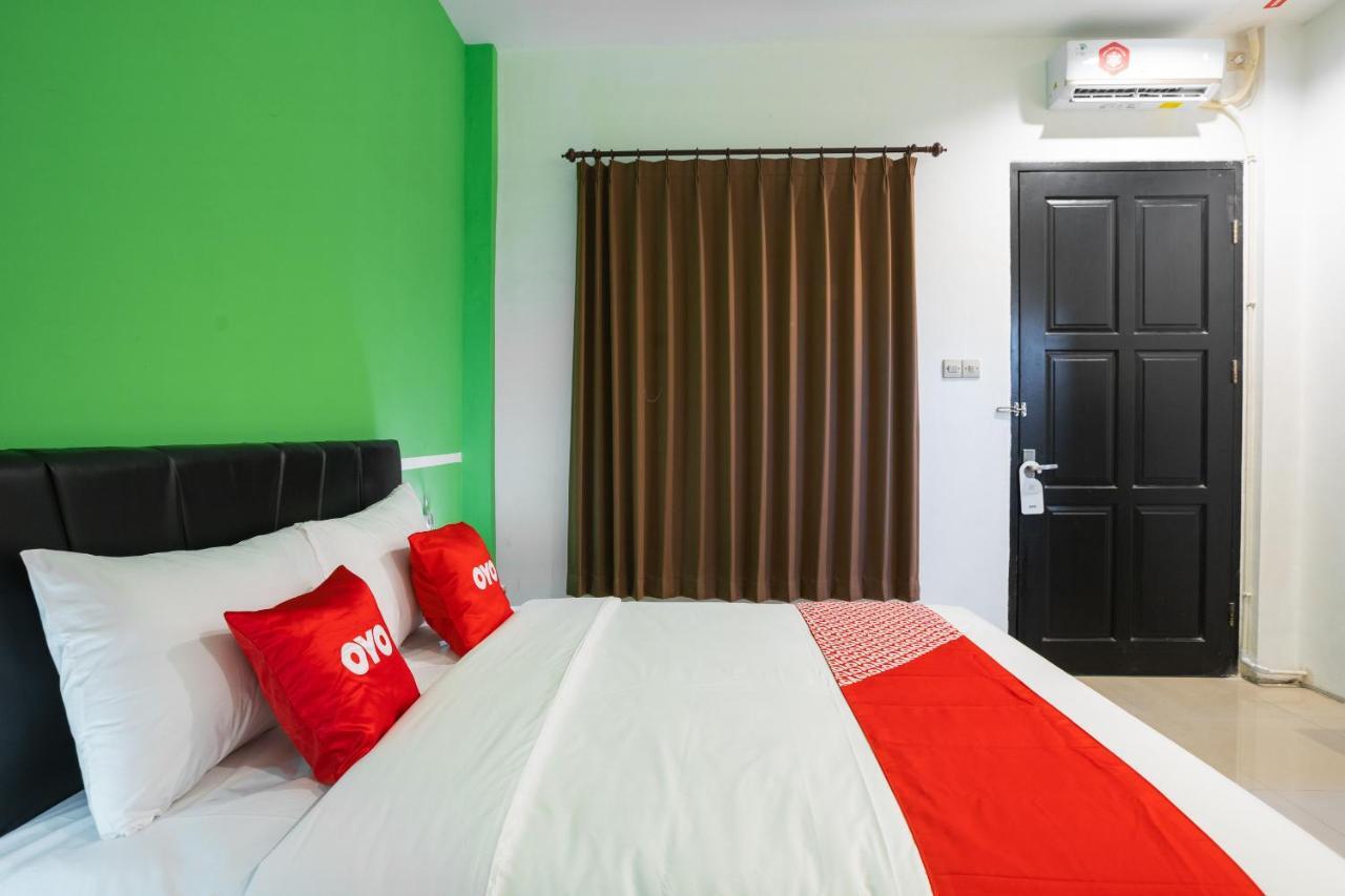Oyo Flagship 1575 Urban 18 Hotel Сурабая Екстериор снимка