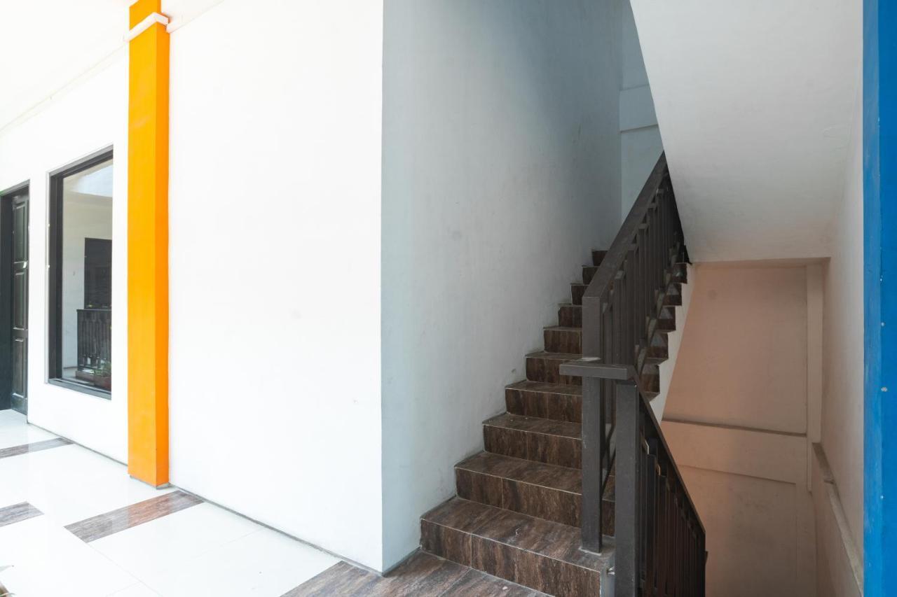 Oyo Flagship 1575 Urban 18 Hotel Сурабая Екстериор снимка